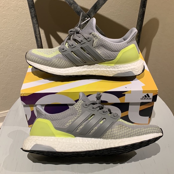Mens Adidas Ultraboost 2.0 ATR Limited Glow in Dark size 9.5 with box - Picture 2 of 8